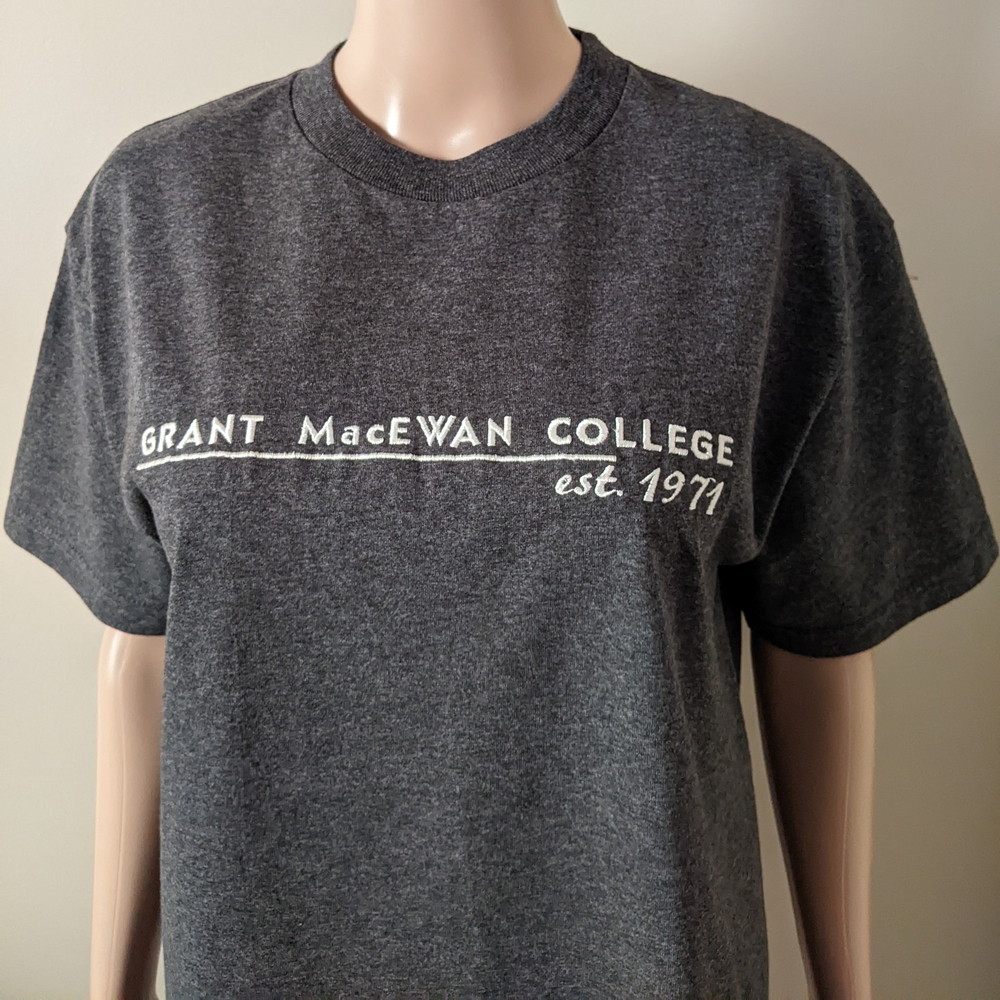 Vintage Grant MacEwan College University embroidered Grey T-Shirt, Men's Medium